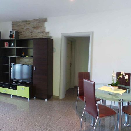 Holiday Home In Malinska/Insel Krk 13031 Eksteriør billede